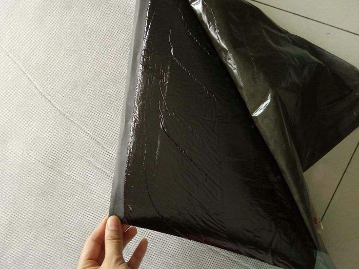 自粘湿铺防水卷材